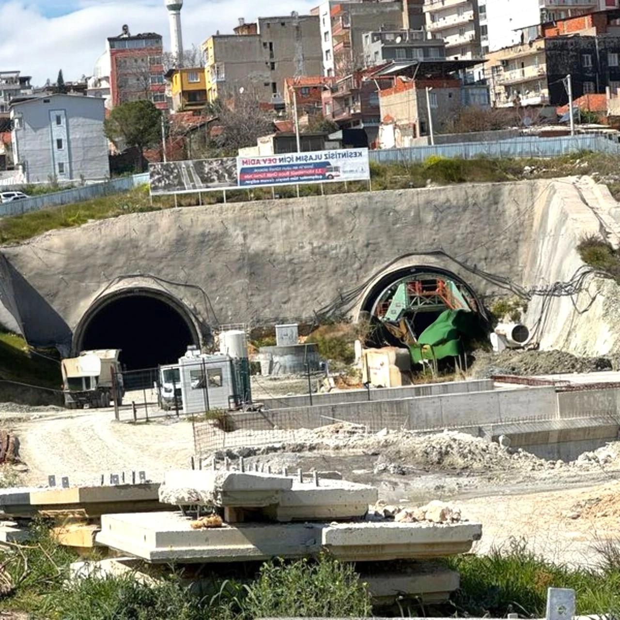 İzmir'de Konutlarda Duvar Çatlakları Endişe Yaratıyor!